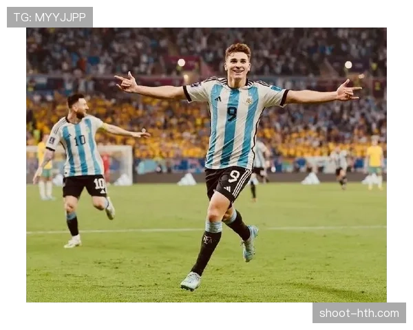 阿尔瓦雷斯闪耀世界杯赛场，助阿根廷队强势挺进淘汰赛